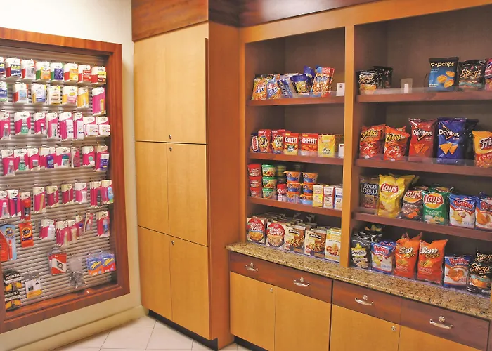 La Quinta Inn & Suites by Wyndham Nashville Airport/Opryland
