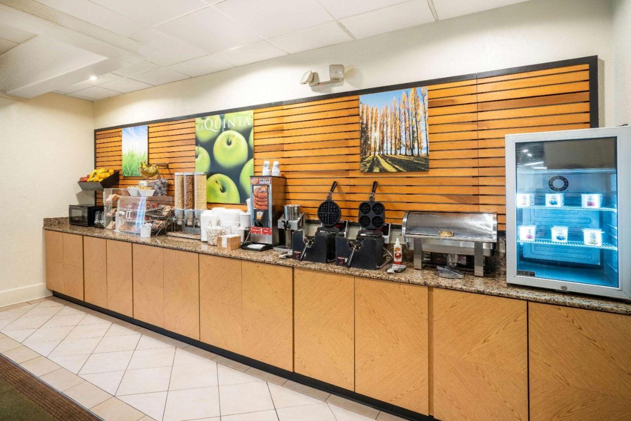 La Quinta By Wyndham Airport/opryland Hotel 3*