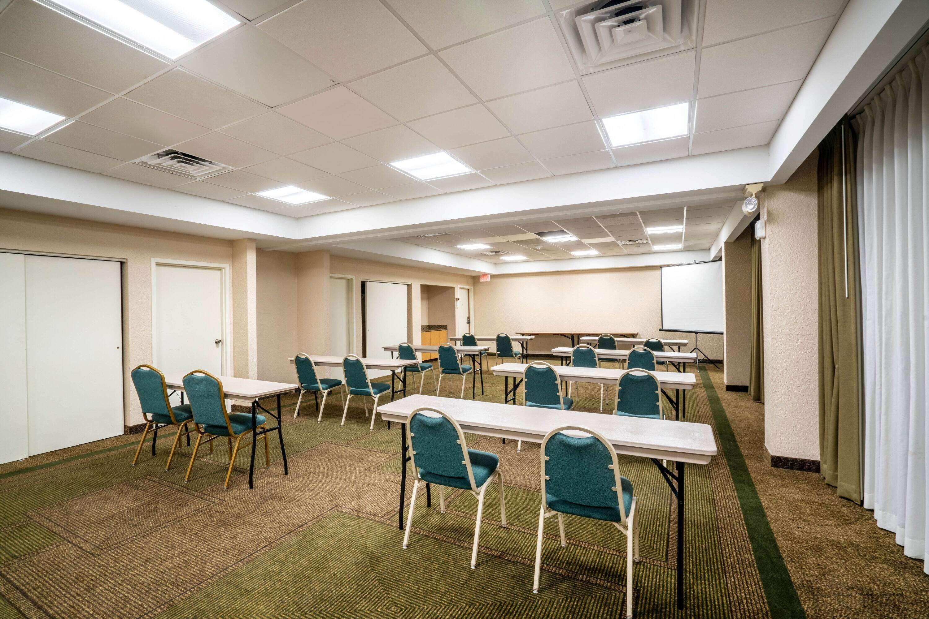 La Quinta By Wyndham Airport/opryland Hotel 3*