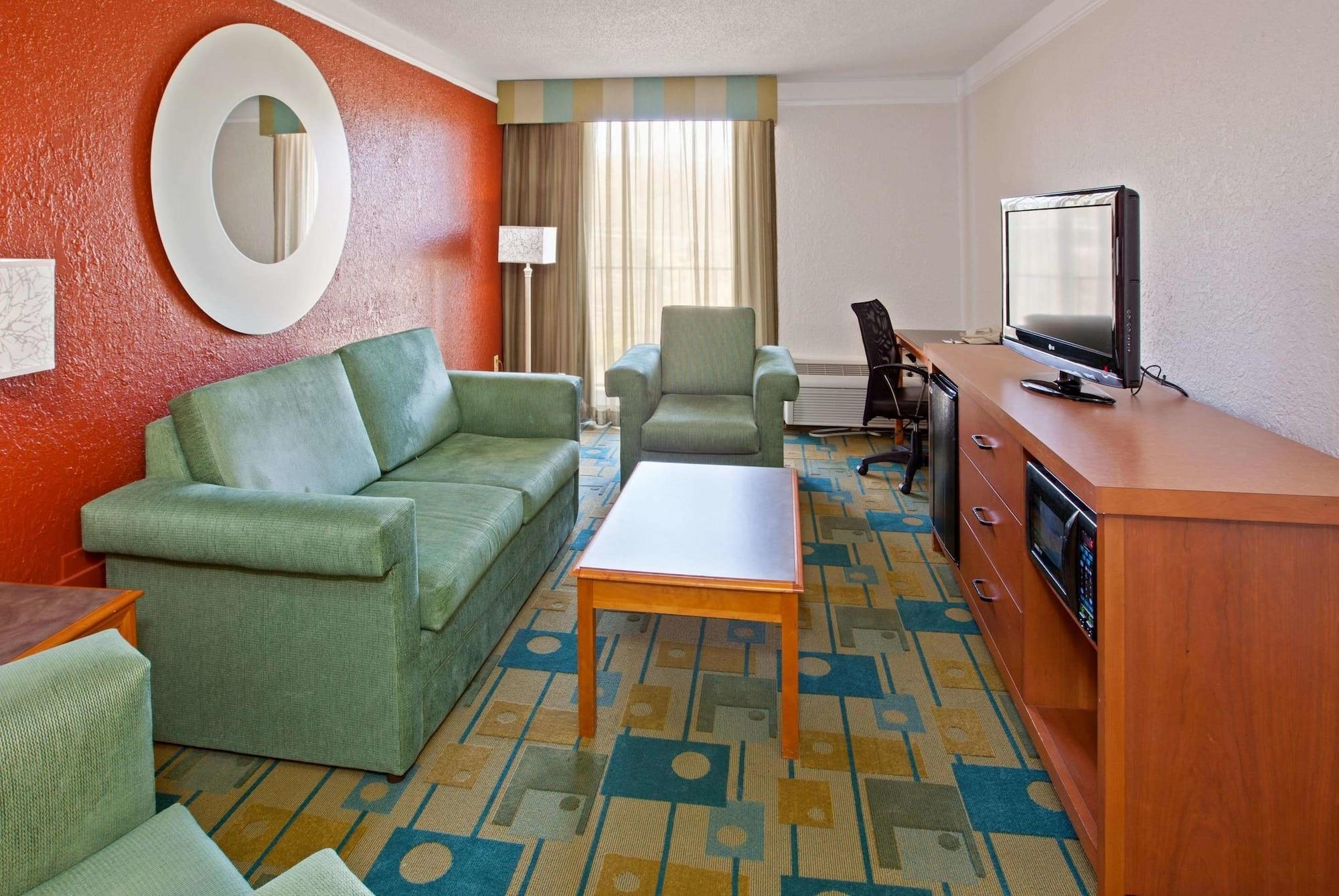 La Quinta By Wyndham Airport/opryland Hotel